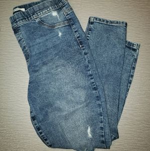 Celebrity Pink SZ Large Distressed Jeans